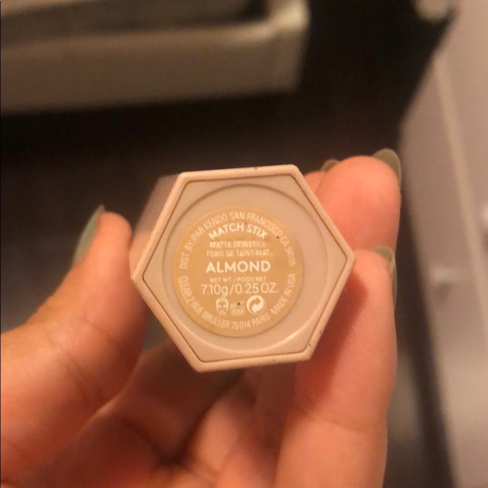 A fenty beauty matte match stick (Almond) - Picture 4 of 4